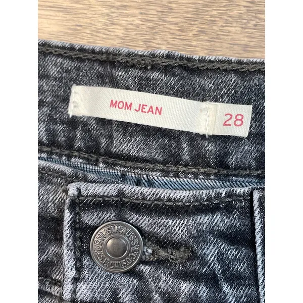 Y2K Levi’s Mom Jeans Black Button Fly -80s Style– Size 28 - Image 4