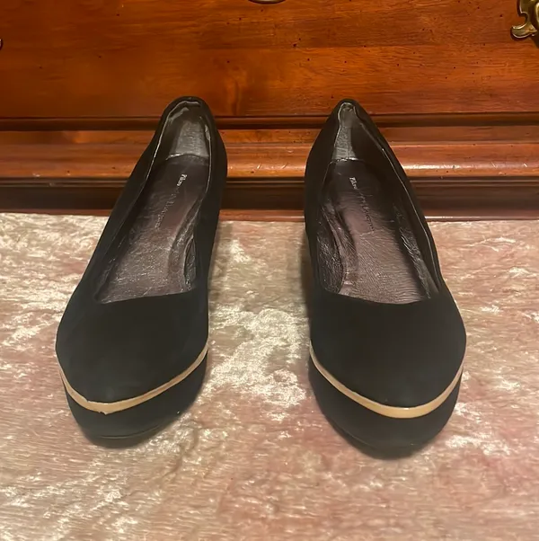 Pilcro & the Letterpress ANTHRO Black Tan Trim 2.75” Wedge Heels $150 VGUC 7 - Image 3