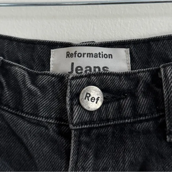 Reformation Isabelle Pleated Short Size 25 Black Denim High Waisted Jean - Image 4
