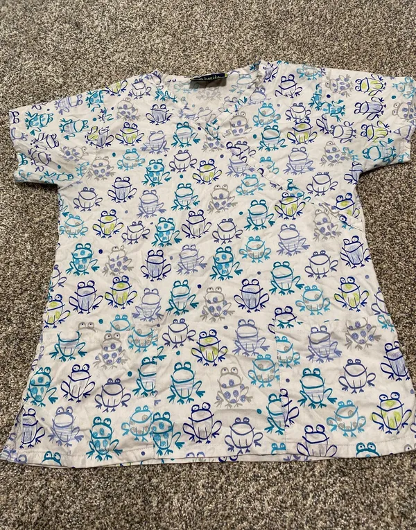 Bonita Frog Print Mock Wrap Scrub Top 🐸 Green Size M - Image 2