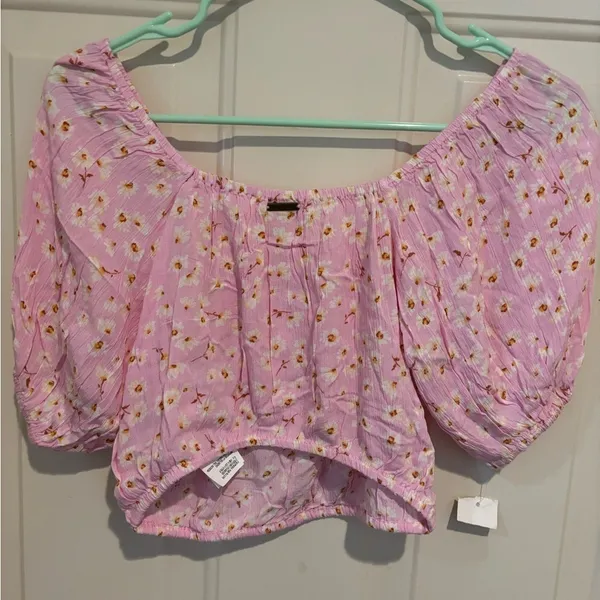 Pink Off-Shoulder Blouse with Floral Print NWT Billabong size small - Image 4