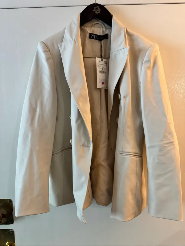 NWT Zara Fall faux leather double-breasted blazer featuring a sharp lapel large - Image 2