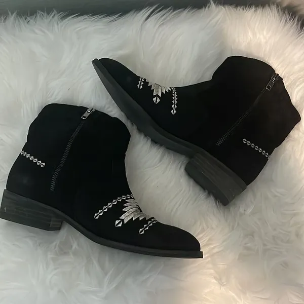 NWOT Musse & Cloud Ginger Western Ankle Boots | Black Suede | Size 9 - Image 5