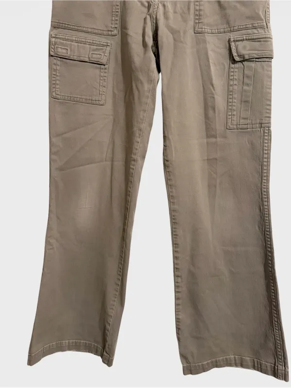 The North Face Women's Straight Leg Cargo Pants in Khaki - Image 3