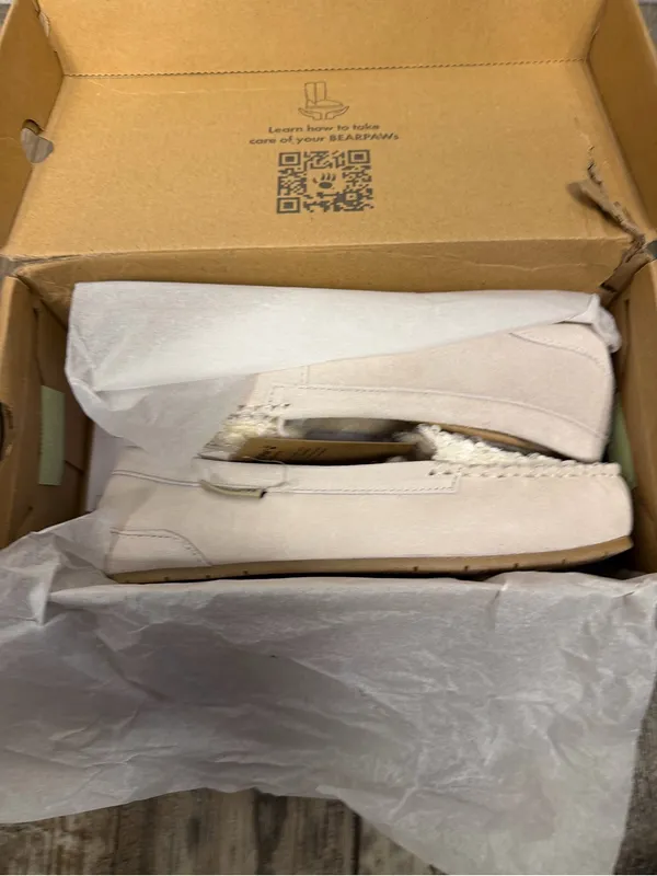 BearPaw Women’s Cream Tassel Moccasin Slipper Size 9 - Image 9