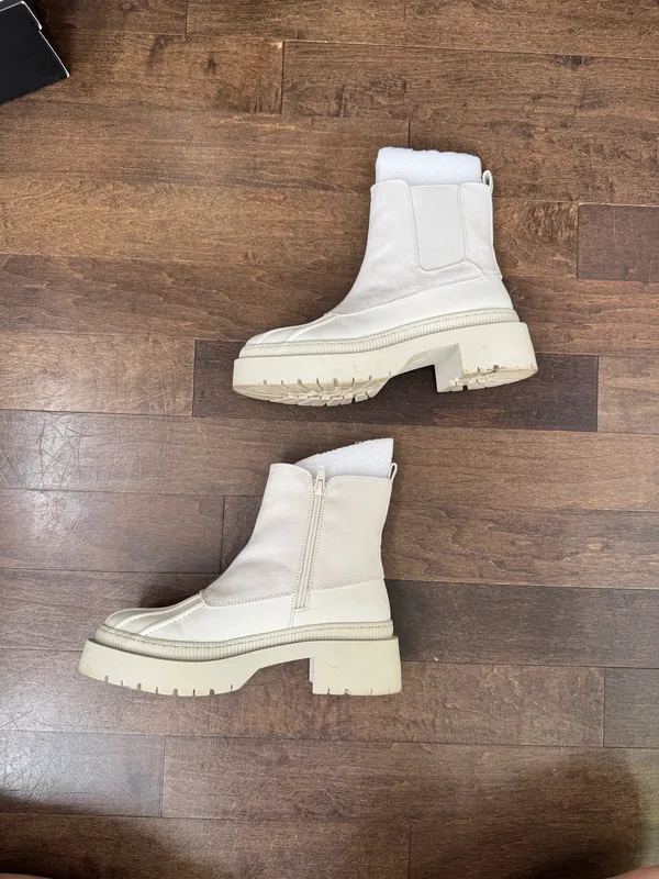Universal threads target cream white ankle rain boots 7.5 - Image 2