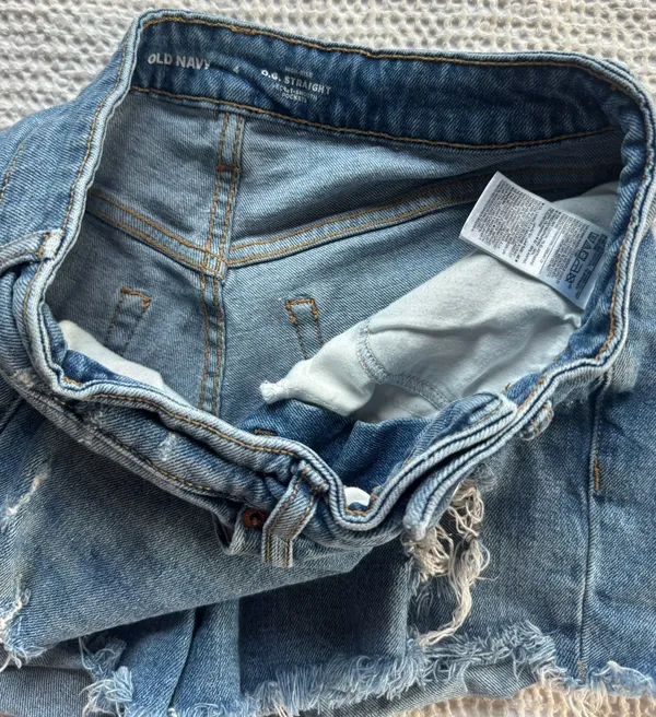 Old Navy Jean Shorts size 4 - Image 7