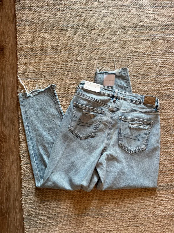 American Eagle Mom Jeans - Image 2