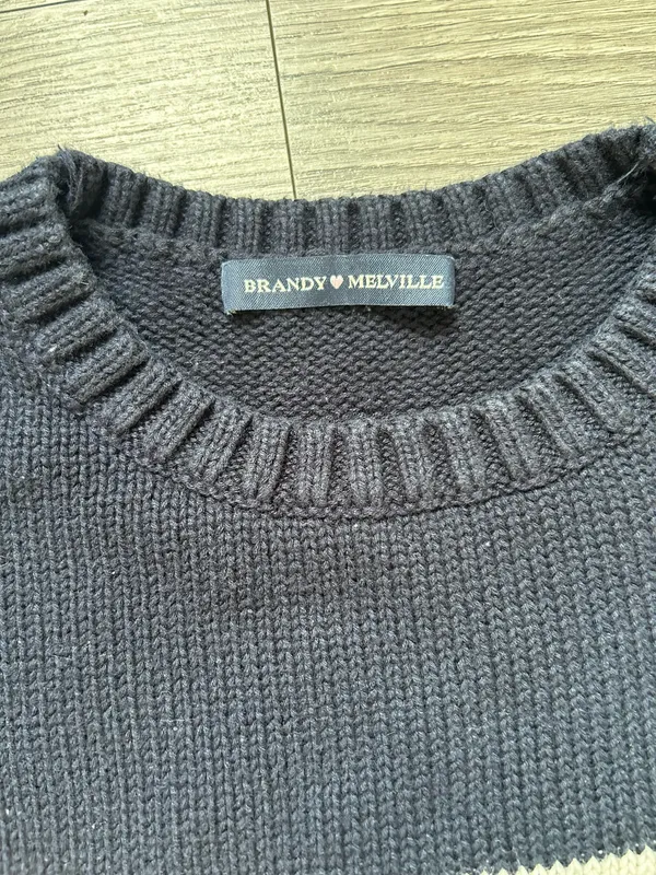 Classic oversized Brandy Melville "Brianna" striped sweater in navy blue and white. Super soft, chunky, and breathable knit made from 100% cotton. - Image 6