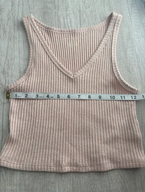 American Eagle V-Neck Crop Tank Top - Image 5