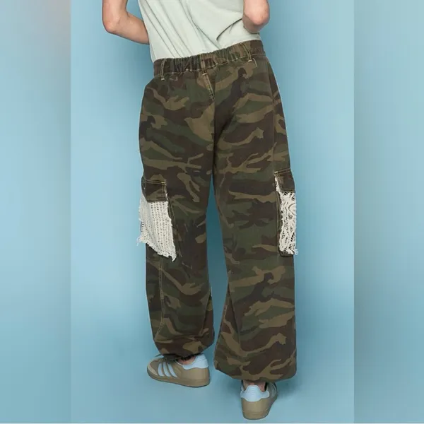 POL Camo Nomad Luxe Joggers Size Medium - Image 5