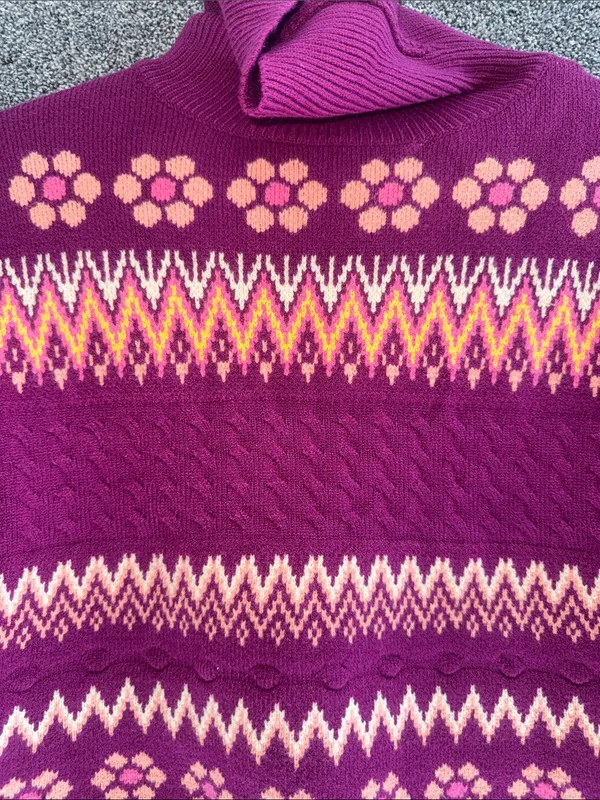 &merci Turtleneck Cable-Knit Sweater Vest in Purple with Pink Accents - Image 2