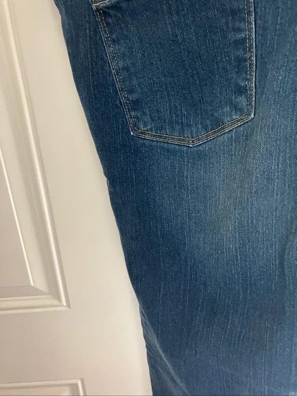 Old Navy Ladies Boot-Cut Jeans - Dark Blue with Light Wash Interior 16 Long - Image 13