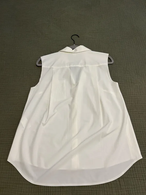 Athleta Sleeveless Button-Up Shirt - Image 3