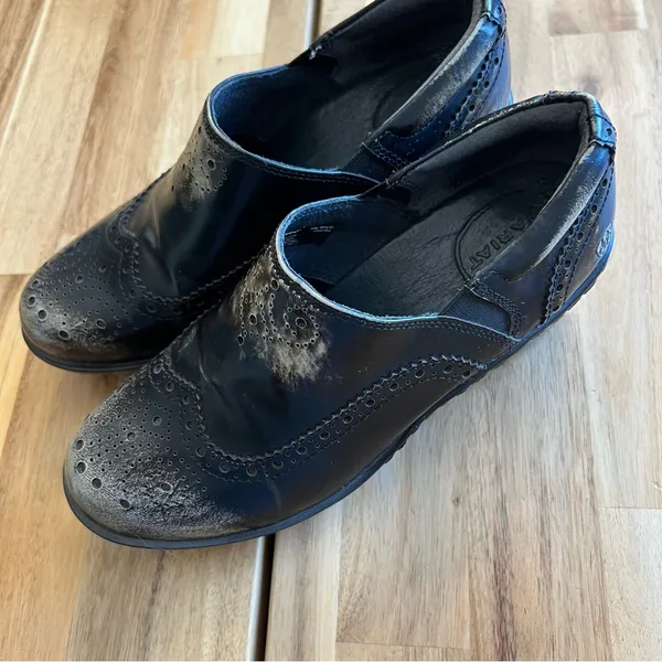 Ariat Women’s Black Leather Wingtip Slip-On Shoes Size 7.5 - Image 3