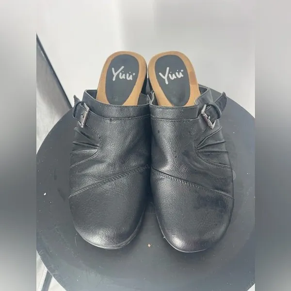 Yuu leather black‎ slip ons size 10 woman's Bin 1 - Image 4