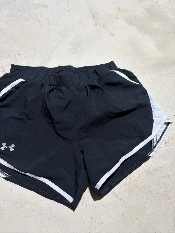 Under Armour Black Women's Athletic Shorts with White Trim small - Image 5