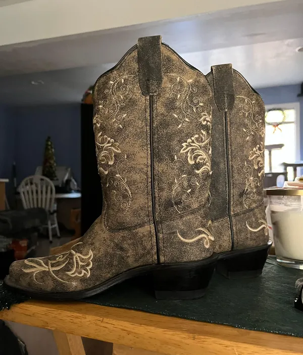 Old West Cowgirl Boots - Image 4