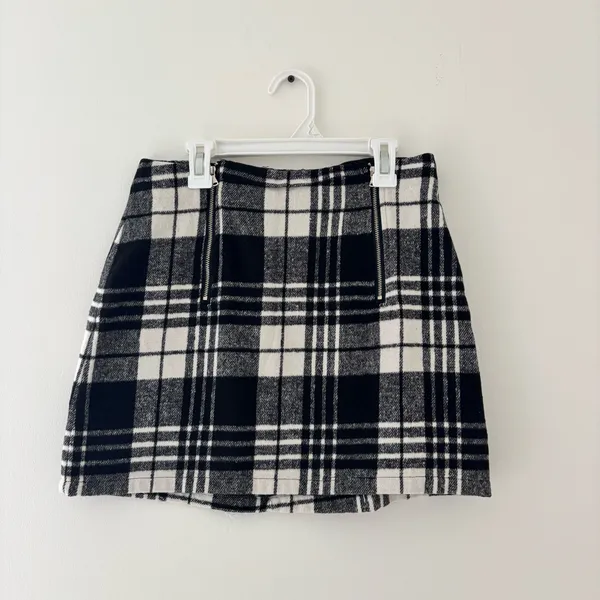 Zaful black and white plaid mini skirt with zippers - Image 2