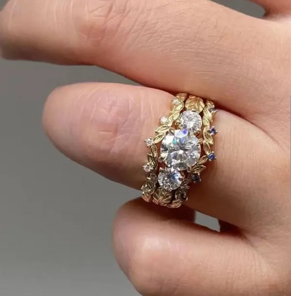 Golden Tone Ring with Diamond Inlaid Size 7 - Image 3