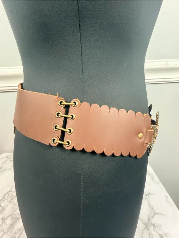 Vintage metal and leather brass shaped floral belt - Image 2