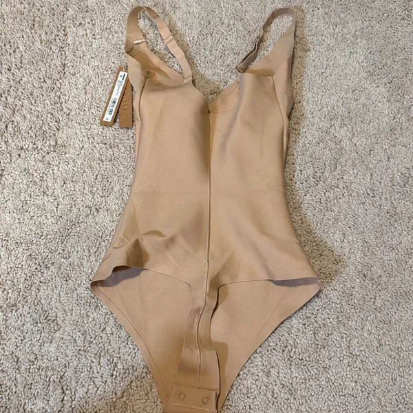 Skims Body Unlined Plunge Thong Bodysuit small clay NWT *dust marks* - Image 7