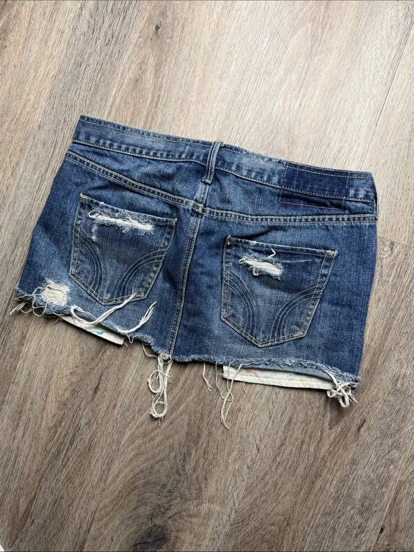 Hollister Frayed Dark Blue Distressed Denim Mini Skirt Size 3 (waist 26) - Image 8