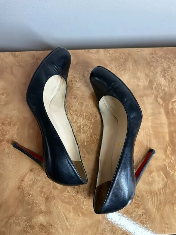 FLAW Christian Louboutin Black Leather Round Toe Pumps Size 40 AS-IS - Image 6