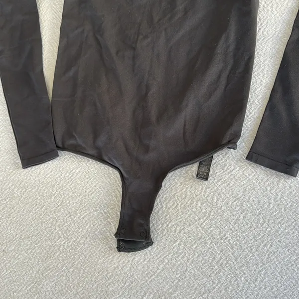 SKIMS Essential Bodysuits Crewmeck long sleeve, Size XX-Small, $78 - Image 7
