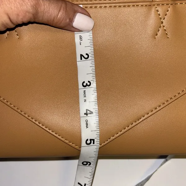 Source Unknown Elegant Tan Vegan Leather Tote Bag Cool Shape Very Chic❤️ - Image 8