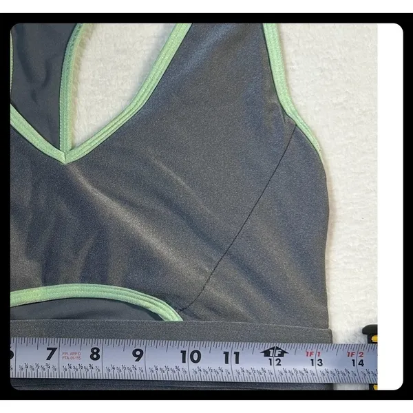 Fabletics Sports Bra Womens Medium Gray Green Racerback Keyhole Yoga - Image 3