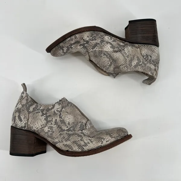 FREEBIRD by Steven Women’s Sadie neutral Python Embossed Bootie western size 7 - Image 6