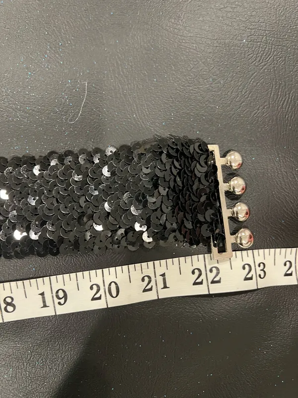 Black sequin belt with silver buckle - Image 3
