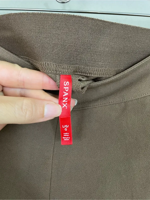 SPANX Carefree High Waist Crepe‎ Pleated Shorts Cedar Size Large - Image 4