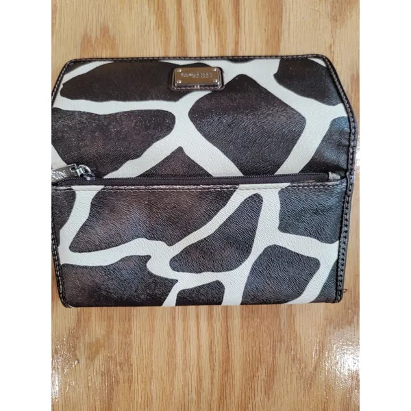 Nine & Co. by Nine West Wallet Leapord Print. BB24. Excellent Condition Clutch - Image 4