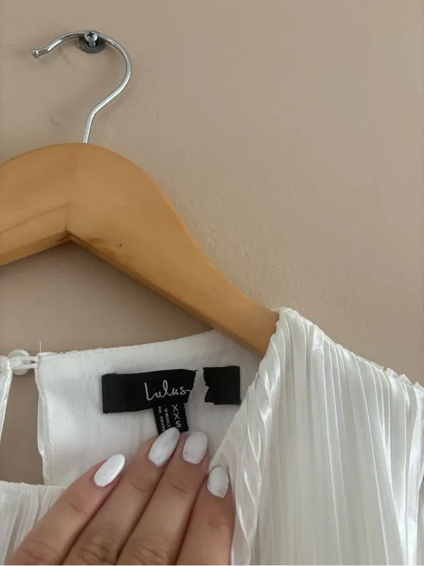 Lulus Chic Lavishness White Satin Plisse Sleeveless Romper Size XXS Bridal Party - Image 6