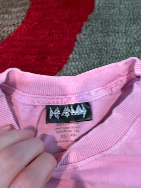 Def Leppard Pink Graphic Tee Shirt Band Tee Tiger Unisex Adult Size XS - Image 3