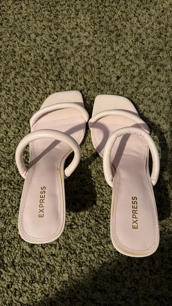 Express Kitten Heels - Image 4