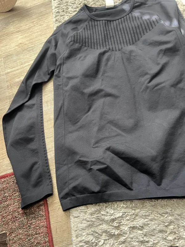 Fabletics small black‎ top - Image 4