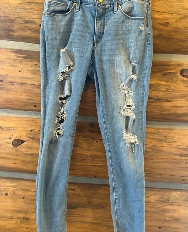 Universal Threads Skinny Jeans - Image 4
