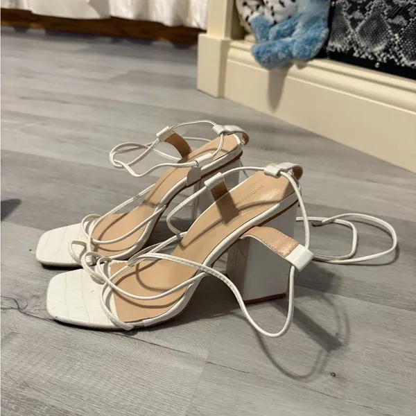 White heels - Image 3