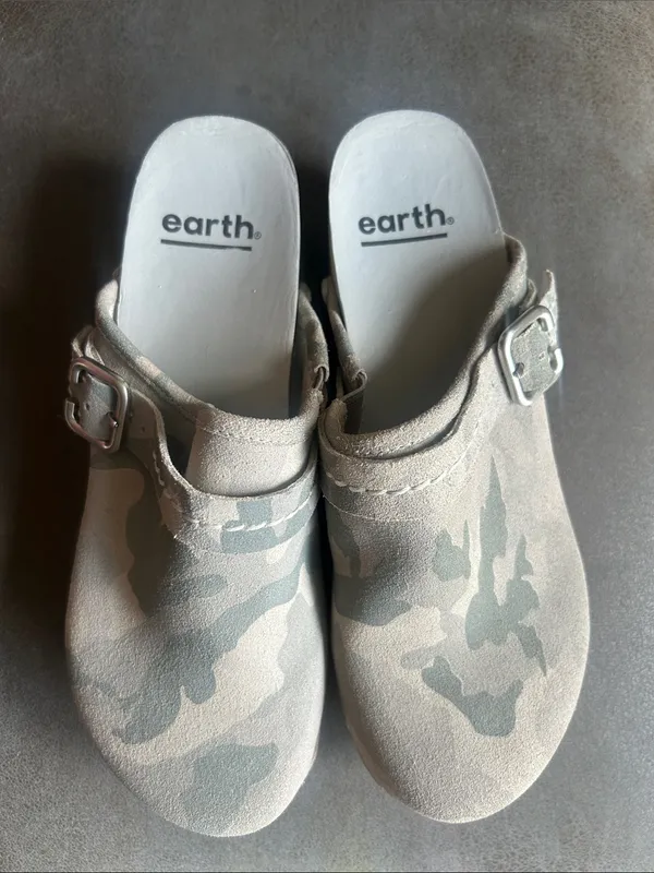 Earth Pine Tiku Leather Suede Camo Clogs Mules Size 6 - Image 2