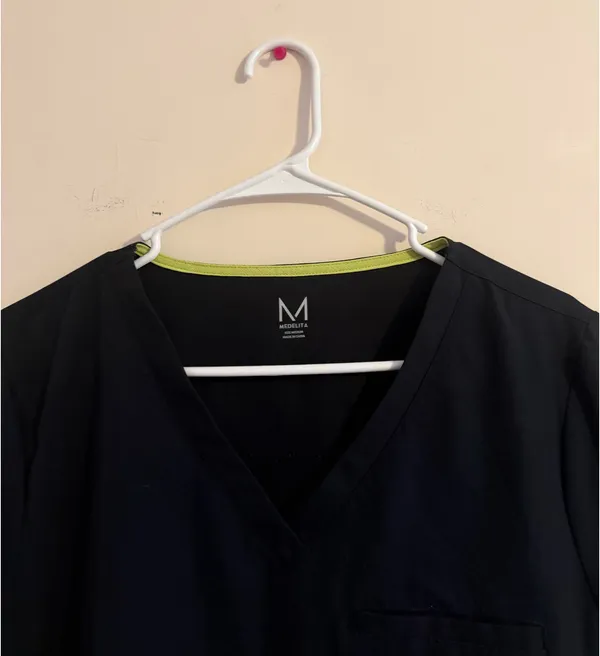 Medelita v neck black scrub top - Image 2