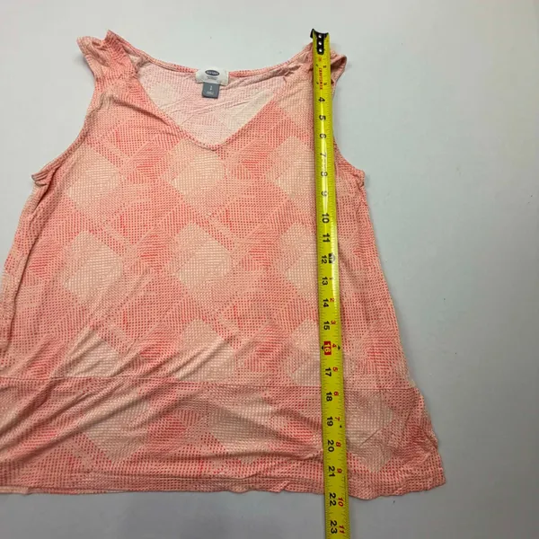 Old Navy Sleeveless V-Neck Tank Top with Geometric Pattern and Side Slits - Image 3