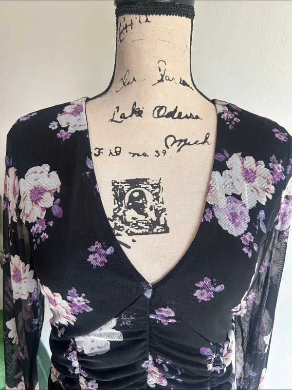 Rebellious Dreamer Ruched Floral Black Top Size Medium - Image 3