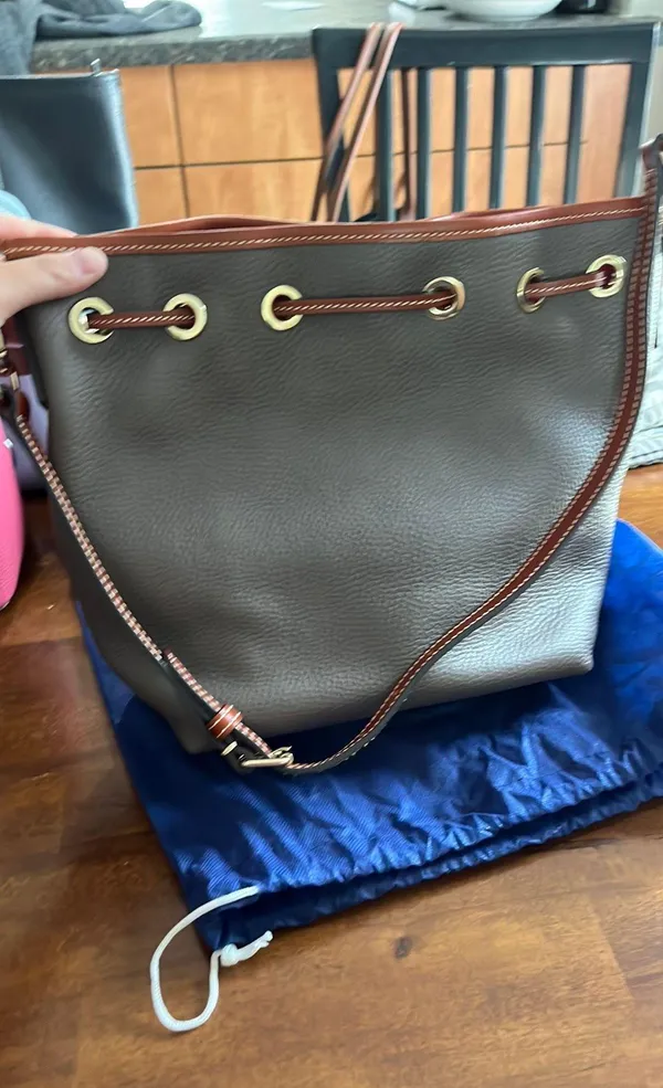 Bucket Style Purse - Image 2