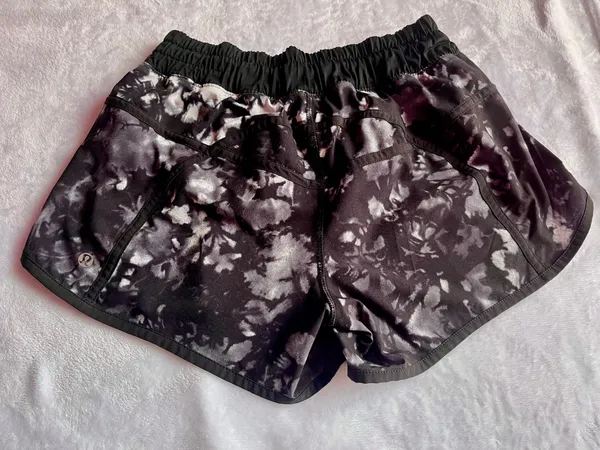 Lululemon Black & Gray Camouflage Shorts-Size 6 - Image 3