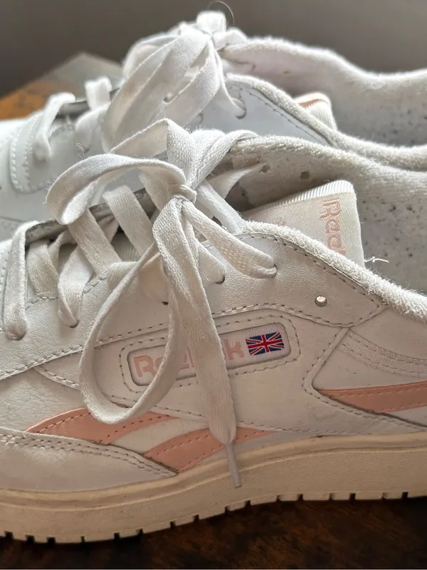 Reebok White Sneakers with Light Pink Accents - Image 4