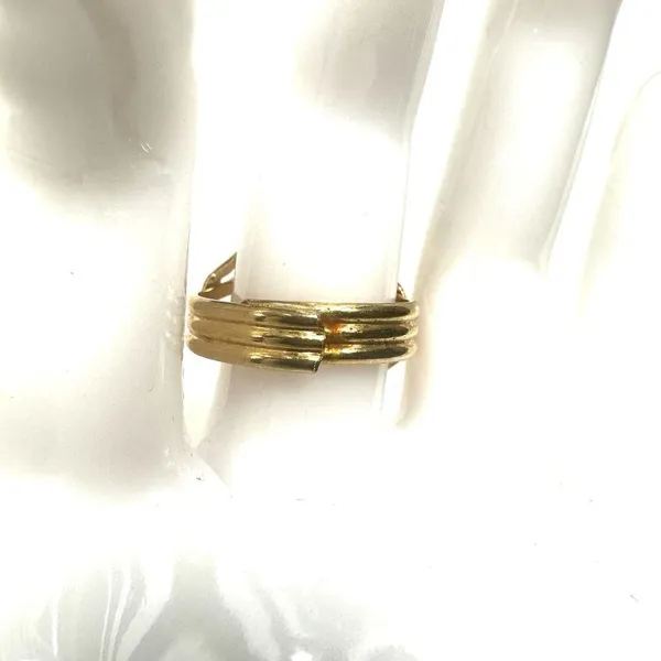 Gold tone faux pearl vintage ring - Image 8
