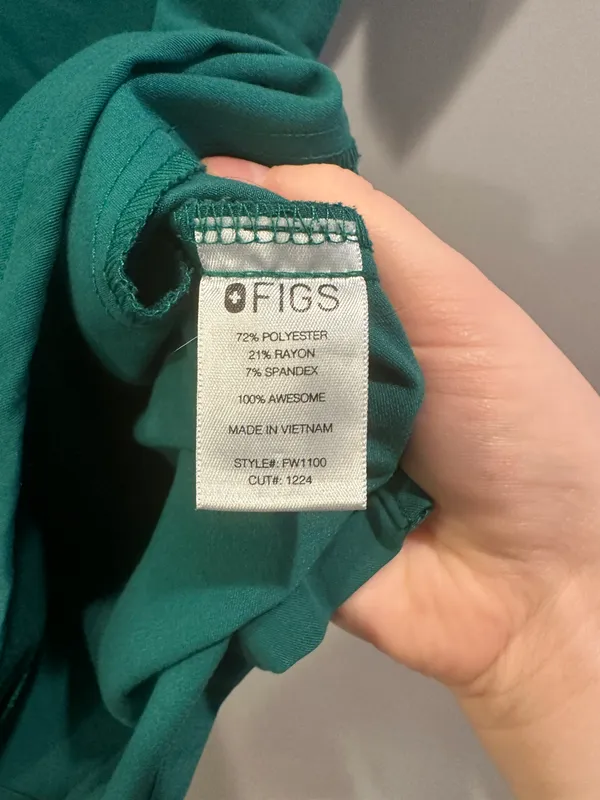 FIGS Casma Three Pocket Scrub Top - Image 8